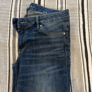 WHBM Dark Wash Skinny Jeans Size 2